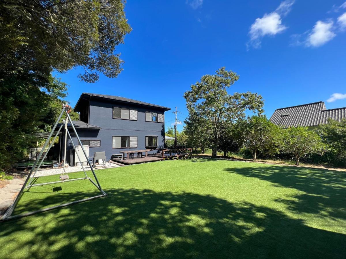 Holiday home 森の香りに包まれたプライベート空間でマイデバイスイマーシブ体験を堪能できる贅沢--blueflow Katsuura *