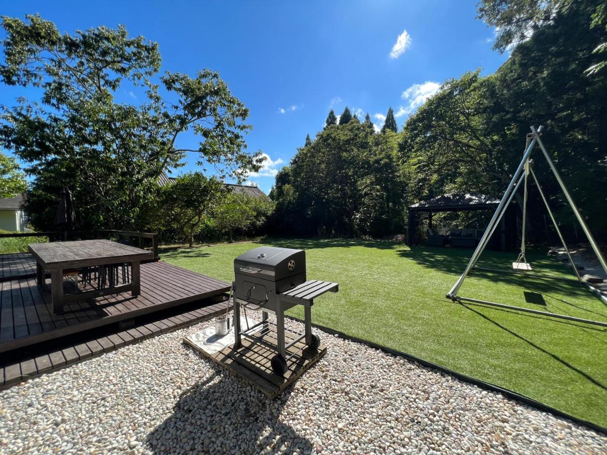 Holiday home 森の香りに包まれたプライベート空間でマイデバイスイマーシブ体験を堪能できる贅沢--blueflow Katsuura